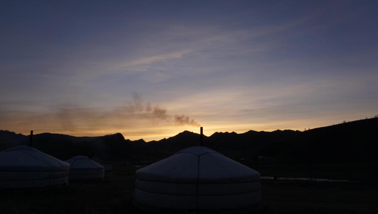 My Mongolia Eco Ger Camp Hotel Nalayh ภายนอก รูปภาพ