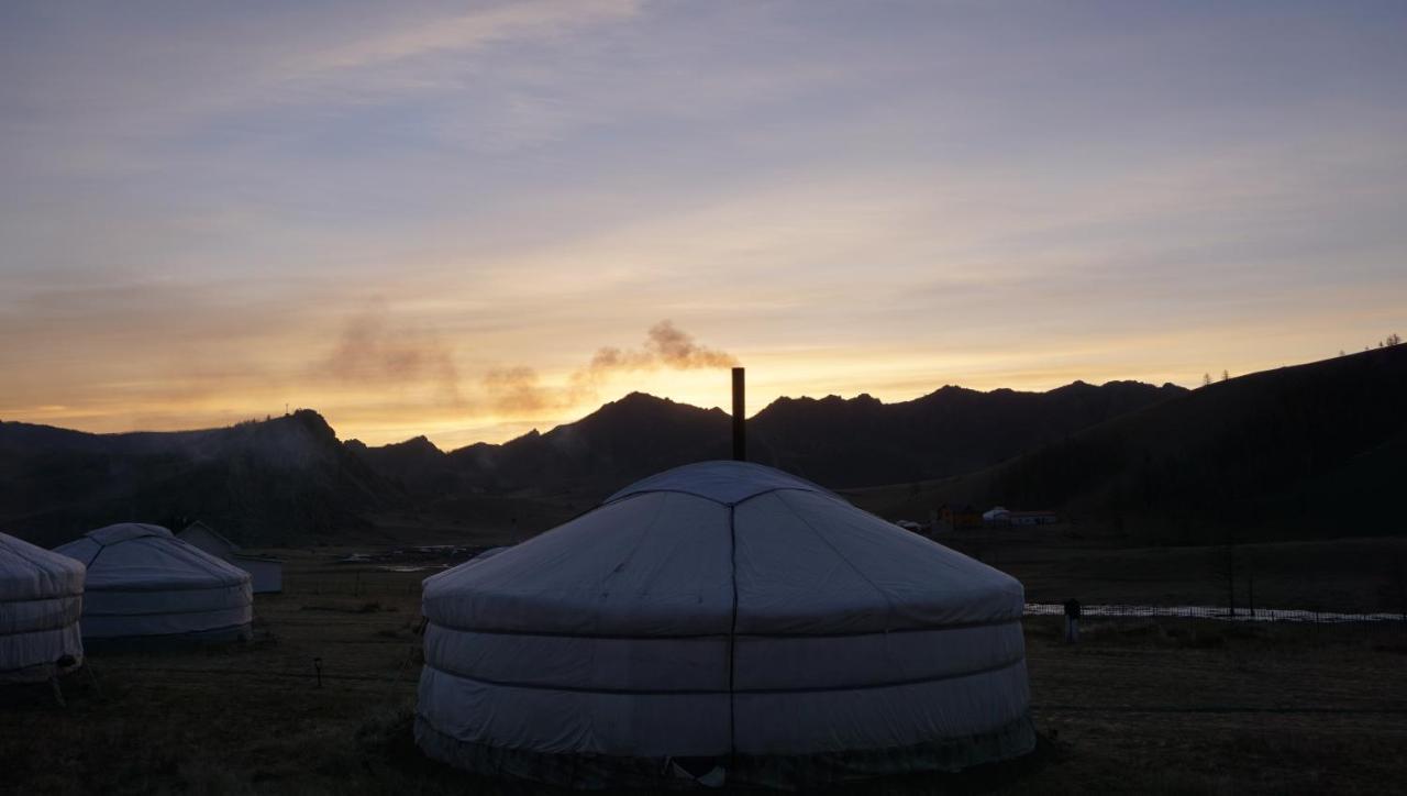 My Mongolia Eco Ger Camp Hotel Nalayh ภายนอก รูปภาพ